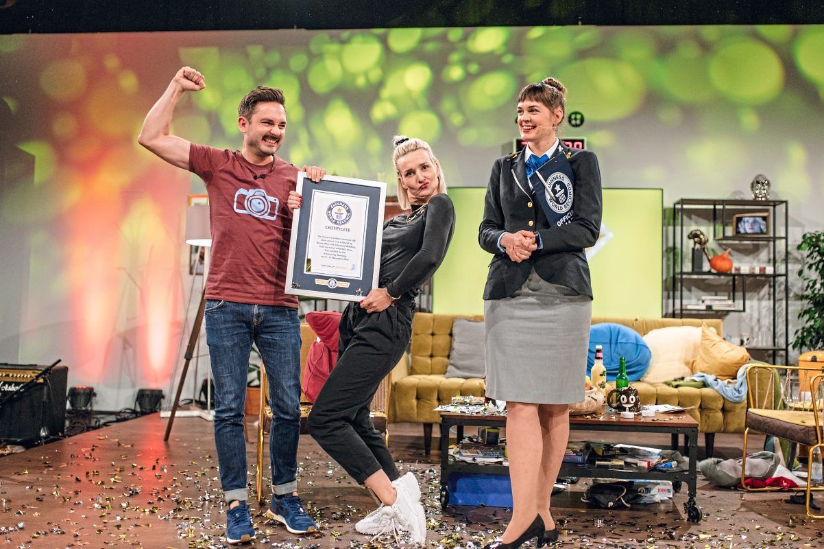 72stündige Talkshow Ariane Alter und Sebastian Meinberg schaffen Weltrekord Streaming & TV 72stündige Talkshow Ariane Alter und Sebastian Meinberg schaffen Weltrekord Streaming & TV