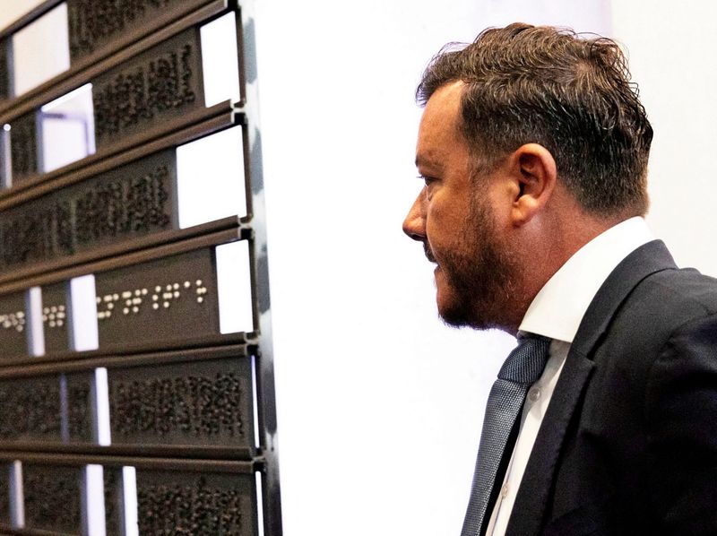 Wie in der Signa Luxusautos verschoben wurden