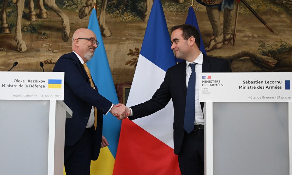 Frankreich schickt weitere Haubitzen in Ukraine und schließt Lieferung von Kampffliegern nicht aus