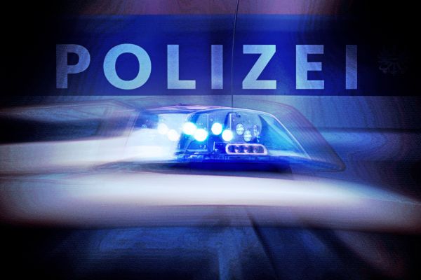 Verletze-bei-Kollision-von-Bus-und-Pkw-in-Tirol