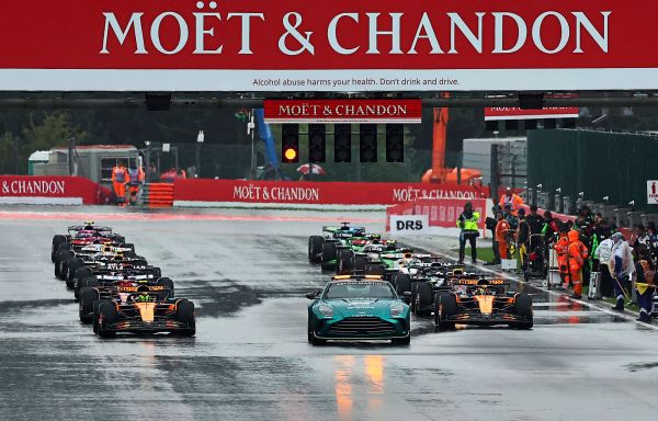 Start-des-Grand-Prix-von-Belgien-wegen-Regens-verschoben