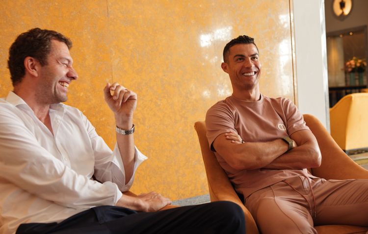 Haben gut lachen: Tim Stracke, CEO von Chrono24, und Cristiano Ronaldo.