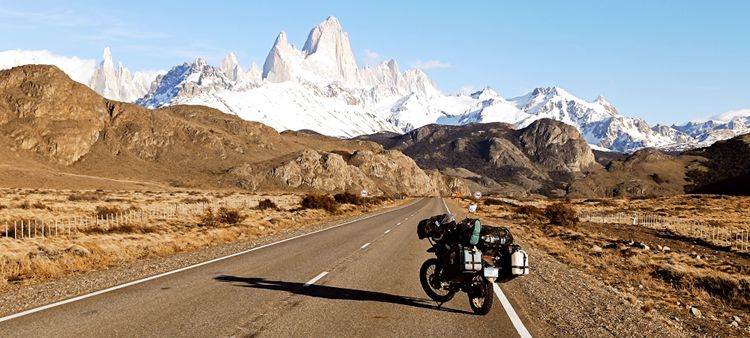 Patagonien, Argentinien, Motorrad Reise durch Südamerika, Straße nach El Chalten mit Blick auf Mt. Fitzroy 
