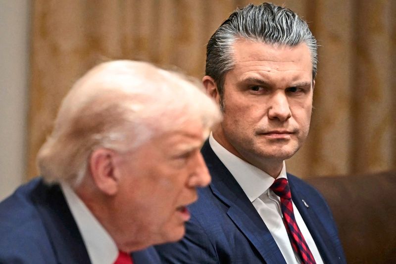Trump nach Bootsangriff über Hegseth: "Was er entscheidet, ist in Ordnung für mich"
