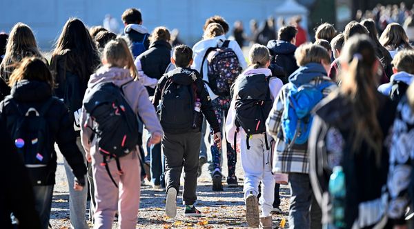 Jugendstudie-zeigt-deutlich-sinkende-Zufriedenheit-mit-der-Demokratie