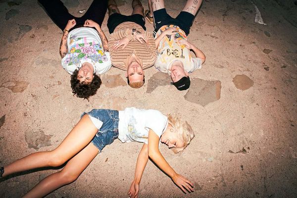 Amyl-and-The-Sniffers-Sittlich-gefestigter-Punk-mit-Maultrommel