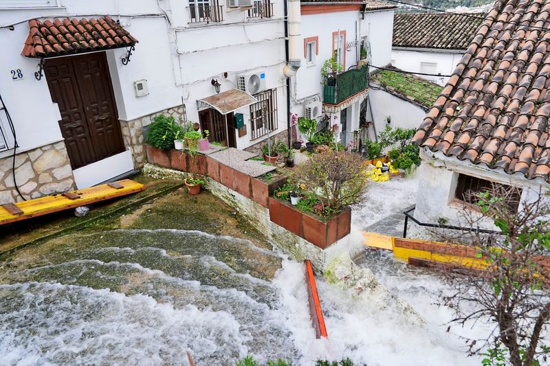 Der Süden steht unter Wasser: Massive Fluten in Spanien, Portugal und Marokko