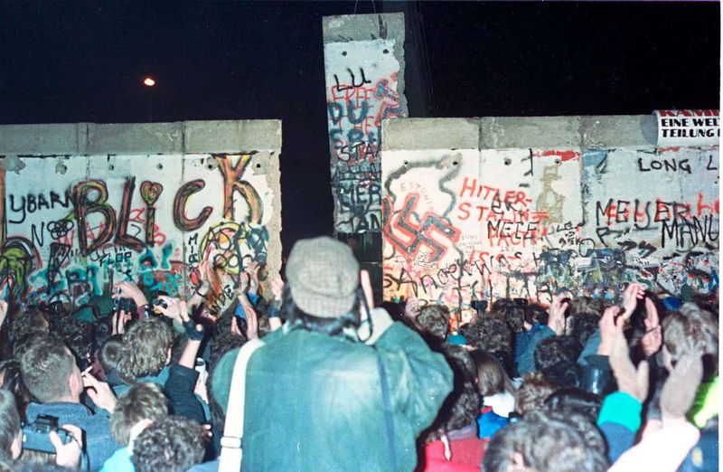 Party mit Ost-West-Kluft: Berlin feiert 35 Jahre Mauerfall