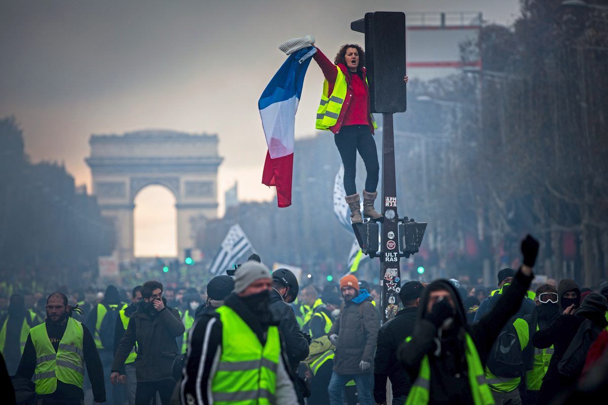 Krawalle Zum Ersten Jahrestag Der "Gelbwesten"-Bewegung - Frankreich ...