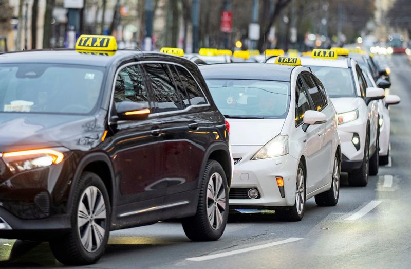 Tausende Teilnehmer bei Taxler-Demo und Gewerkschaftsprotest in Wien