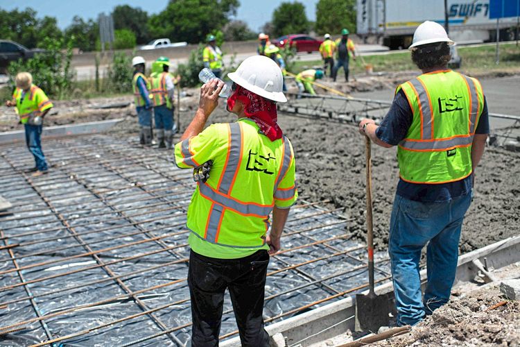 Texas streicht mitten in der Hitzewelle Trinkpausen für Bauarbeiter