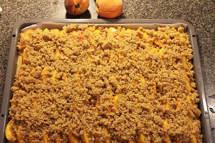 Rezept: Pfirsich-Streusel-Kuchen - Backen - derStandard.at › Lifestyle