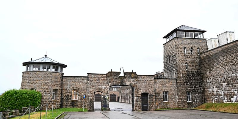 Zivildiener kündigte Amoklauf im KZ Mauthausen an, ein Monat Haft