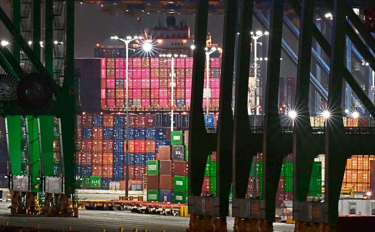 "Wir sind gelähmt": US-Händler befürchten leere Regale und Kündigungen 1 Container am Hafen von Los Angeles am 13. April 2025.
