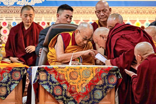 Dalai-Lama-stemmt-sich-gegen-drohenden-Gegen-Dalai-Lama