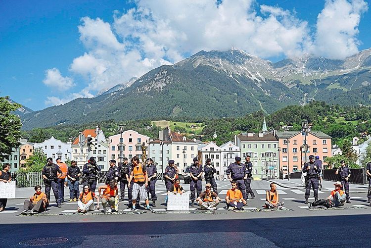 Die Letzte Generation protestierte am Dienstag in Innsbruck. Das Foto stammt vom montägigen Protest.