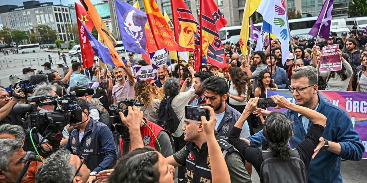 Türkei lässt 106 Menschen nach Protesten gegen Vorgehen gegen LGBTQ+-Gruppen frei