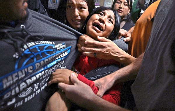 eine-familie-vom-staat-getrennt-bewegendes-bild-ist-pressefoto-des-jahres-2026