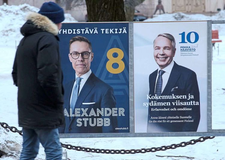 Wahlplakate von Haavisto und Stubb nebeneinander in Finnland