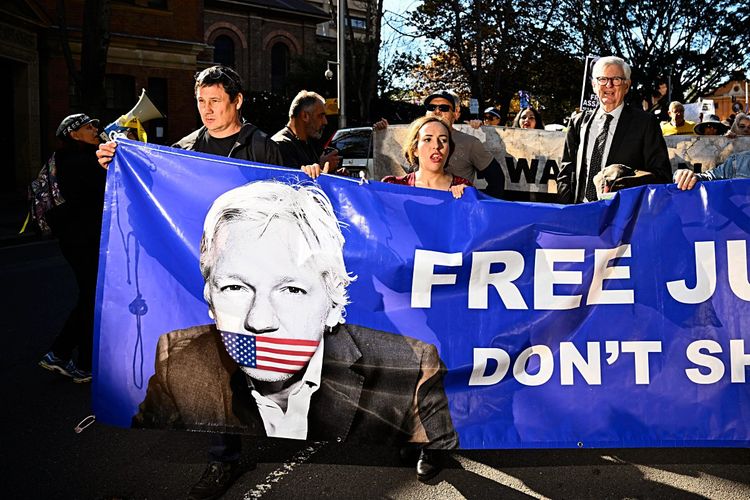Eine Plakat bei einer Demonstration für die Freilassung von Julian Assange in Sydney