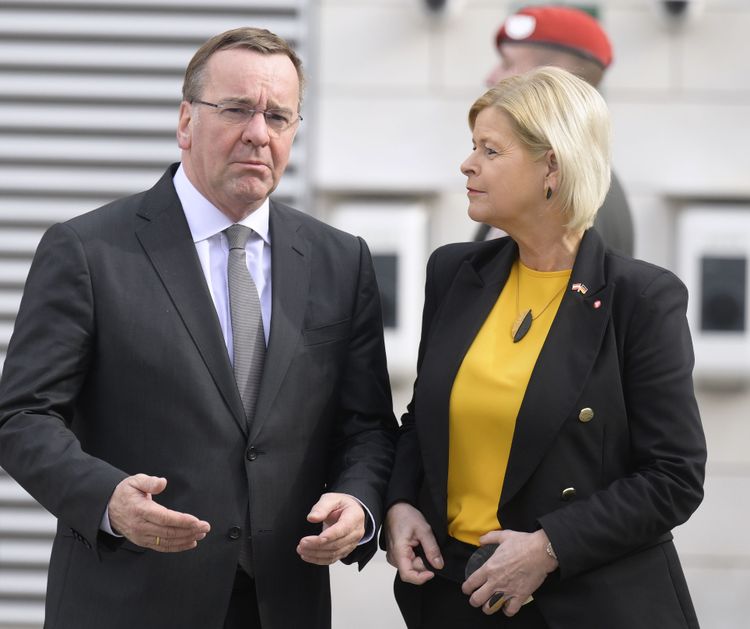 Der deutsche Verteidigungsminister Boris Pistorius traf am Dienstag in Wien mit seiner österreichischen Amtskollegin Klaudia Tanner zusammen.