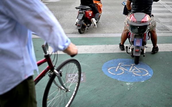 Antonio-Fian-Den-Radweg-queren