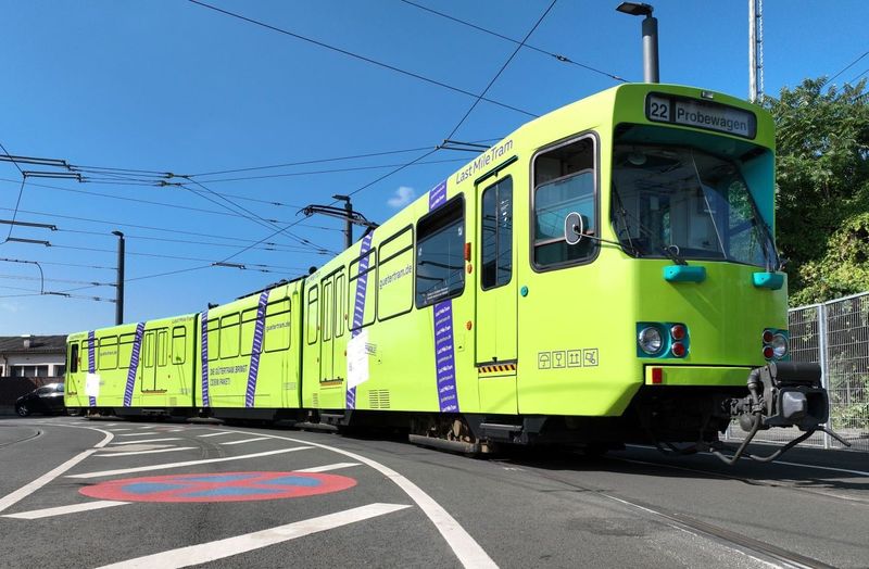 Knallgelbe "Packerl-Bim": Amazon testet Pakettransport per Straßenbahn