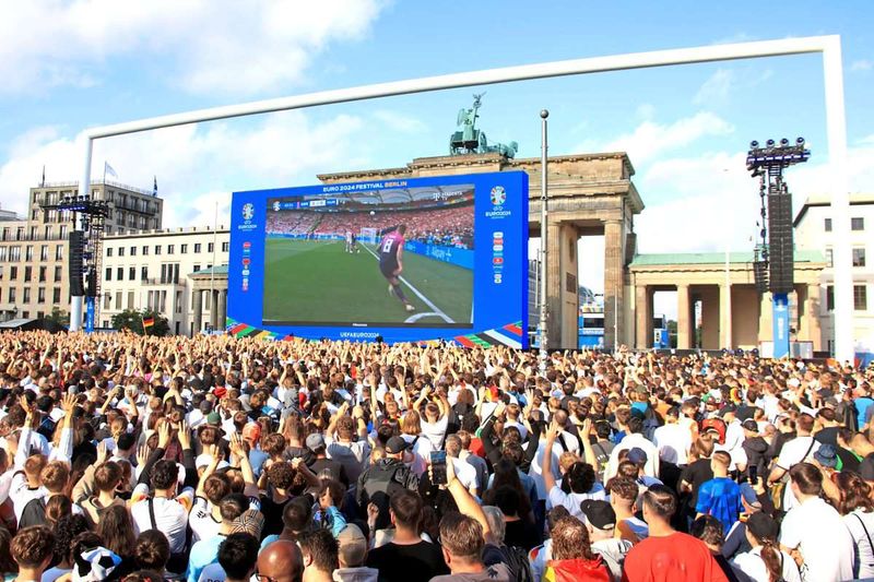 Bilanz der EM: Der Ball rollte besser als die Deutsche Bahn