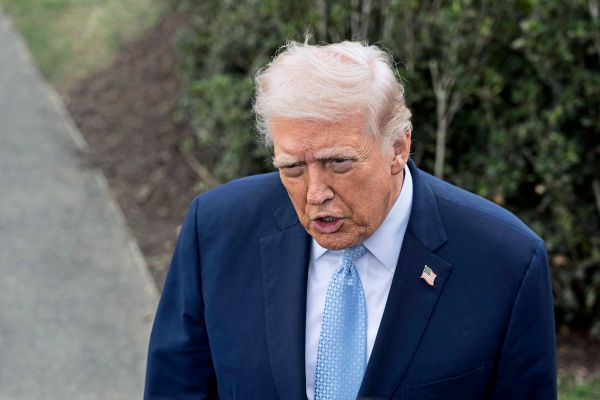 ICE-Beamte-laut-Trump-ab-Montag-an-US-Flugh-fen-im-Einsatz