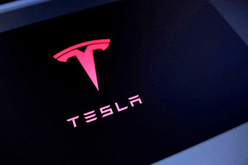 Tesla entließ tauben Mitarbeiter, der über Probleme durch "extreme Hitze" klagte