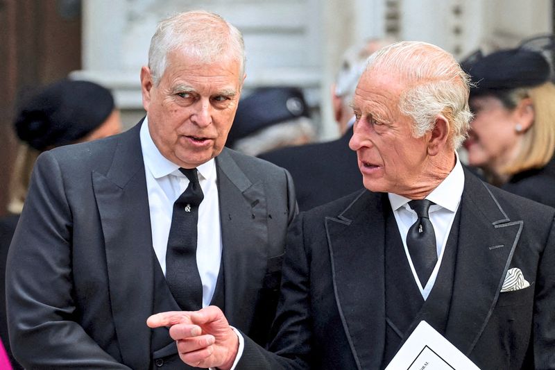 Wie sich Charles III. des Prinzen Andrew entledigt hat