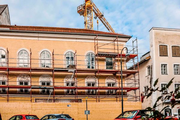 Umgebautes-Hitlerhaus-Polizeizentrum-Braunau-wird-im-Juli-er-ffnet