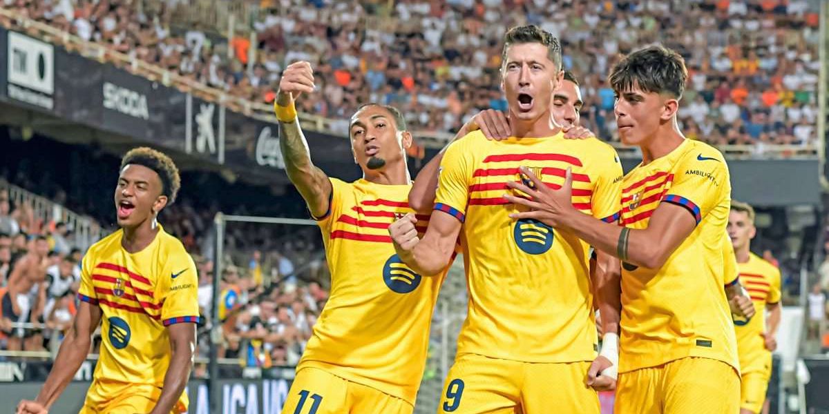 Lewandowski lets Barcelona and Hansi Flick celebrate in Valencia