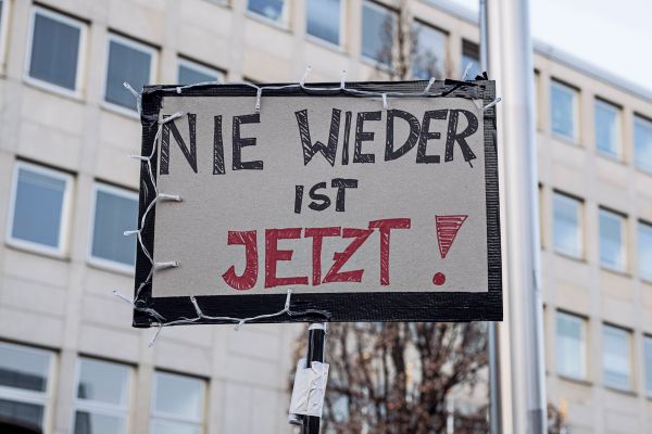 -50-Euro-Strafe-f-r-NS-Wiederbet-tigung-26-J-hriger-bekam-nach-71-F-llen-Diversion