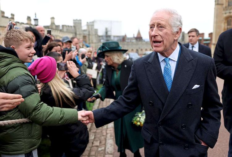 König Charles, hier beim Gang zum Ostergottesdienst auf Schloss Windsor, lässt weitere royale Behausungen öffnen.
