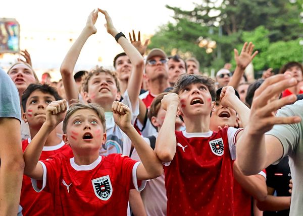 gmahte-wies-n-hammergruppe-oder-disco-wunschkonzert-vor-der-wm-auslosung