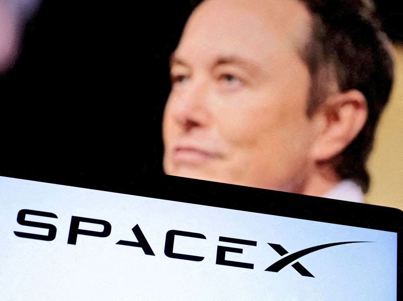 Musk auf dem Mond: SpaceX wendet sich vorerst vom Mars ab