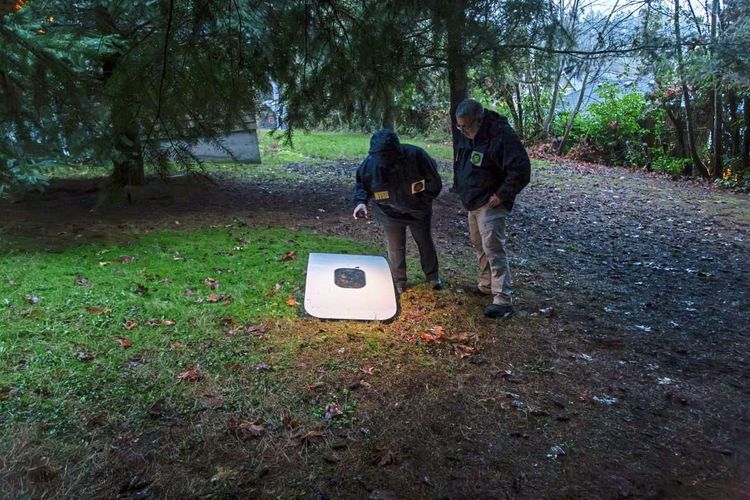 Die in knapp  5.000 Metern abhanden gekommene Flugzeugabdeckung wurde in einem Garten in Oregon gefunden.