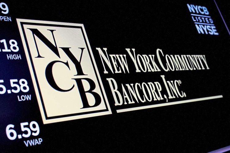 Ein Bildschirm zeigt die Handelsinformationen für New York Community Bancorp auf dem Parkett an der New York Stock Exchange
