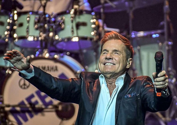 Promi-News: Dieter Bohlen will in die Politik, Kate Nash vermarktet ihren  Po - Rampenschau - derStandard.at › Etat