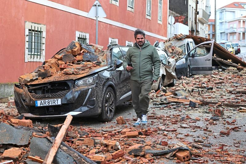 Vier Tote bei Sturm Kristin in Portugal