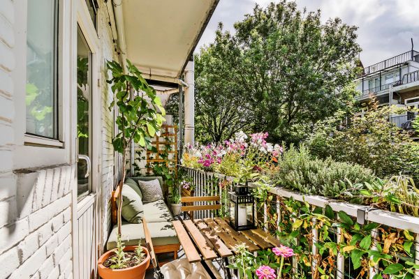 Die-besten-Balkone-Terrassen-Loggien-f-r-Winter-und-f-r-Sommer