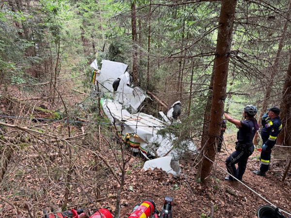 nieder-sterreich-wrack-nach-flugzeugabsturz-mit-zwei-toten-sichergestellt