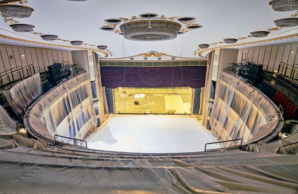Sommer-im-Burgtheater-Was-los-ist-wenn-zwei-Monate-lang-nichts-los-ist