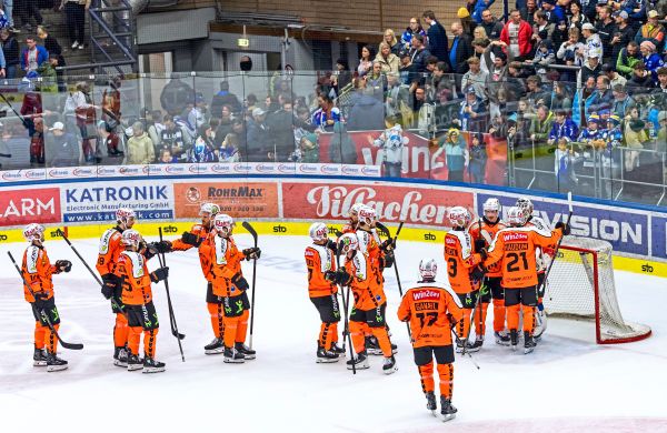 Graz-hat-die-Villacher-Adler-gerupft-und-steht-im-Eishockey-Semifinale