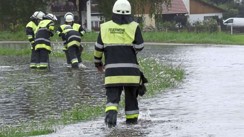 Überflutungen und Unfälle in Deutschland nach heftigen Unwettern