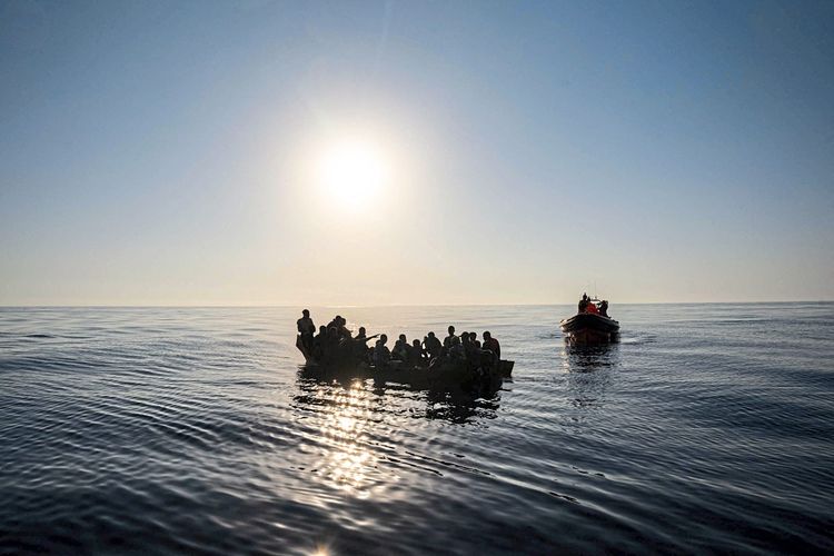 Flüchtlinge und Migranten im Mittelmeer werden von der NGO Proactiva Open Arms gerettet