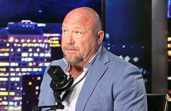 Nach-Rechtsstreit-Alex-Jones-Infowars-wird-zur-Satireseite
