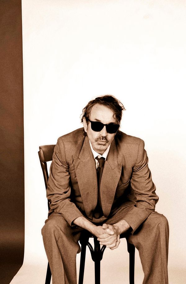 Naked-Lunch-und-ihr-neues-Album-Steh-auf-wenn-du-am-Boden-liegst-