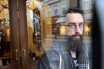 Clemens J. Setz, der Autor, den "unerwartete Wege" zum Staatspreis führen Der 43-jährige aus Graz gebürtige Star der heimischen Literatur und Verfasser von "Monde vor der Landung" bekommt die höchsten Kunstauszeichnung des Landes